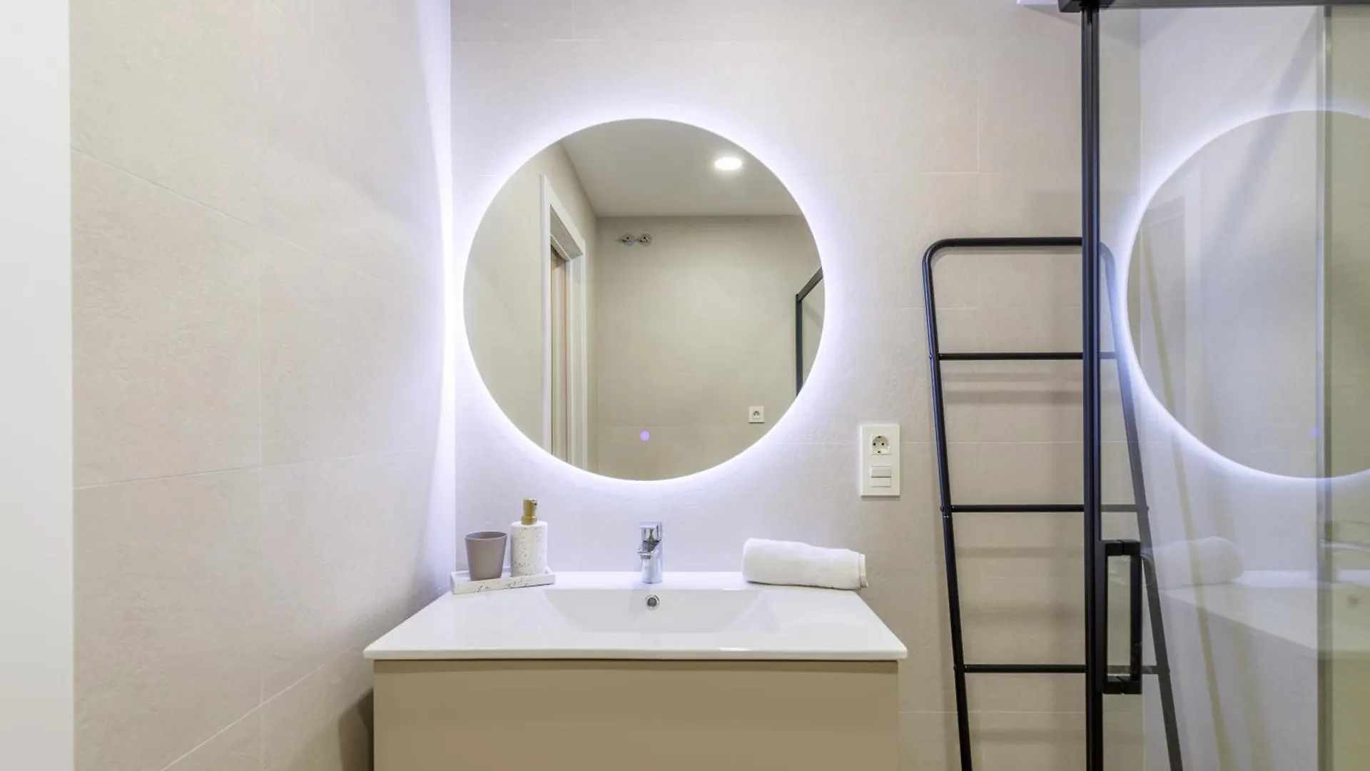 Core Essence Apartment Malaga